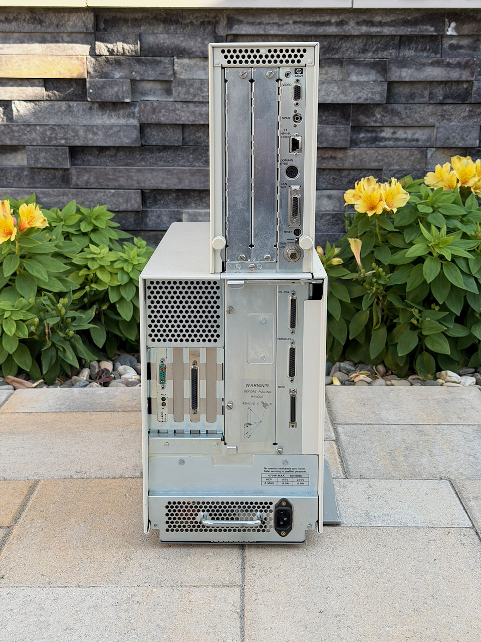 HP Apollo 9000 Series 400 rear panel